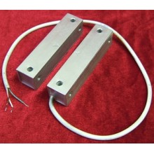 Извещатель охранный магнитоконтактный Магнито-Контакт ИО 102-26 исп.105 (КПСнг(А)-FRHF 2х2х0,2*1000) (металлорукав из оцинкованной стали)